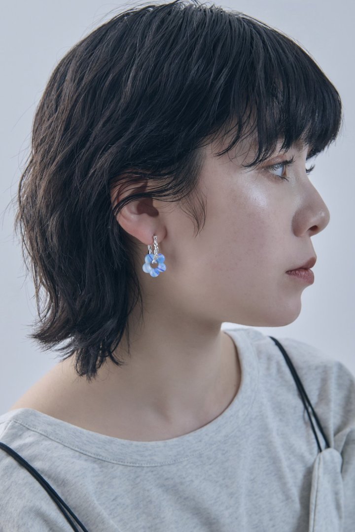 GOLDY glass flower earrings - Image 9