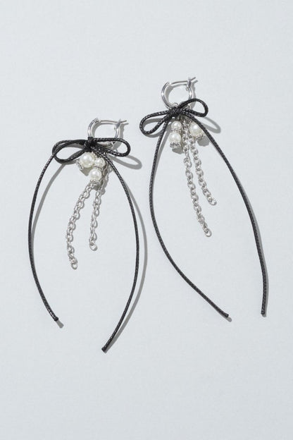 GOLDY Cord ribbon x pearl chain long earrings - silver