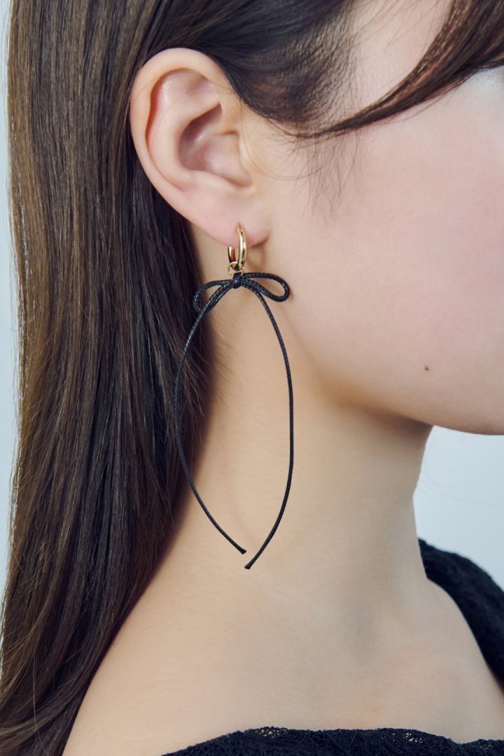 GOLDY Cord ribbon x pearl chain long earrings - Image 9