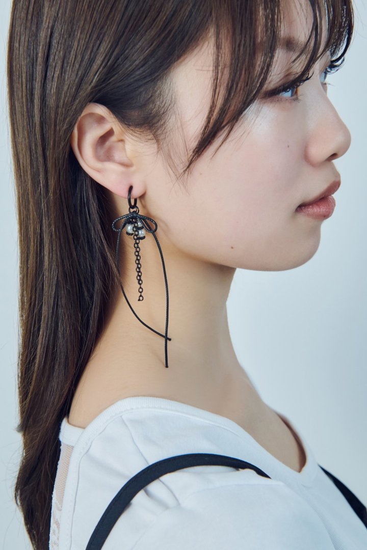 GOLDY Cord ribbon x pearl chain long earrings - Image 11