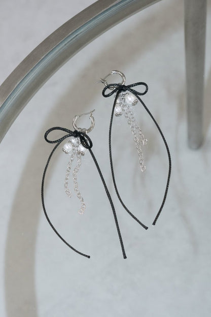 GOLDY Cord ribbon x pearl chain long earrings - Image 13