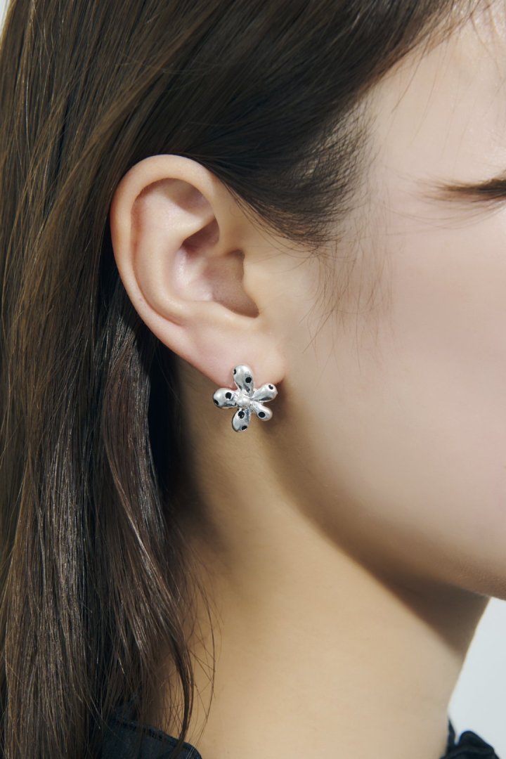 GOLDY 波點花花 earrings - Image 11