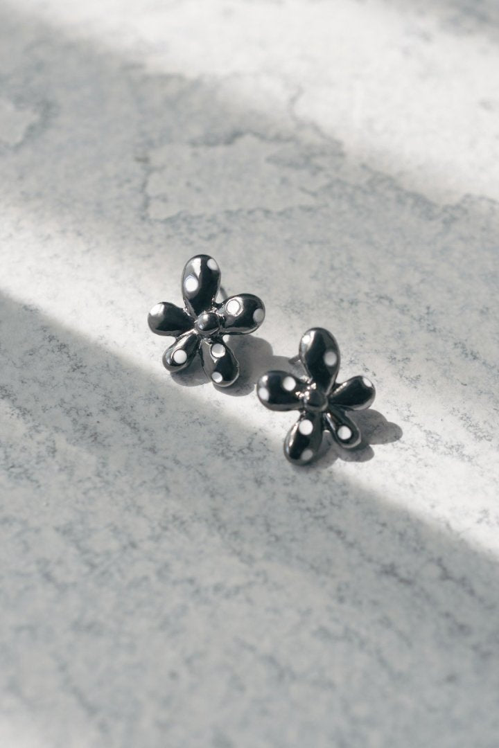 GOLDY 波點花花 earrings - Image 16
