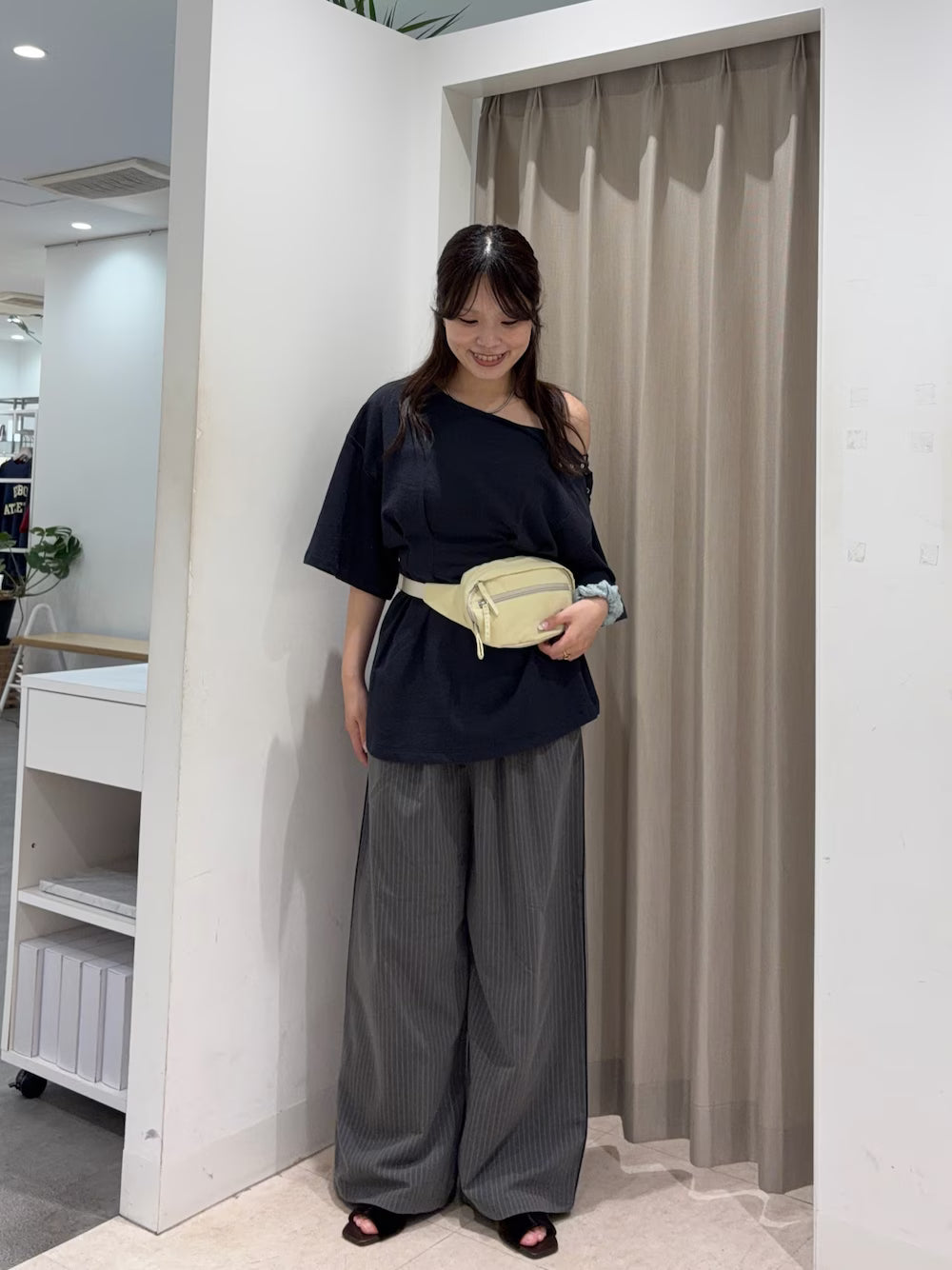 KBF 露肩修腰寬鬆Tee