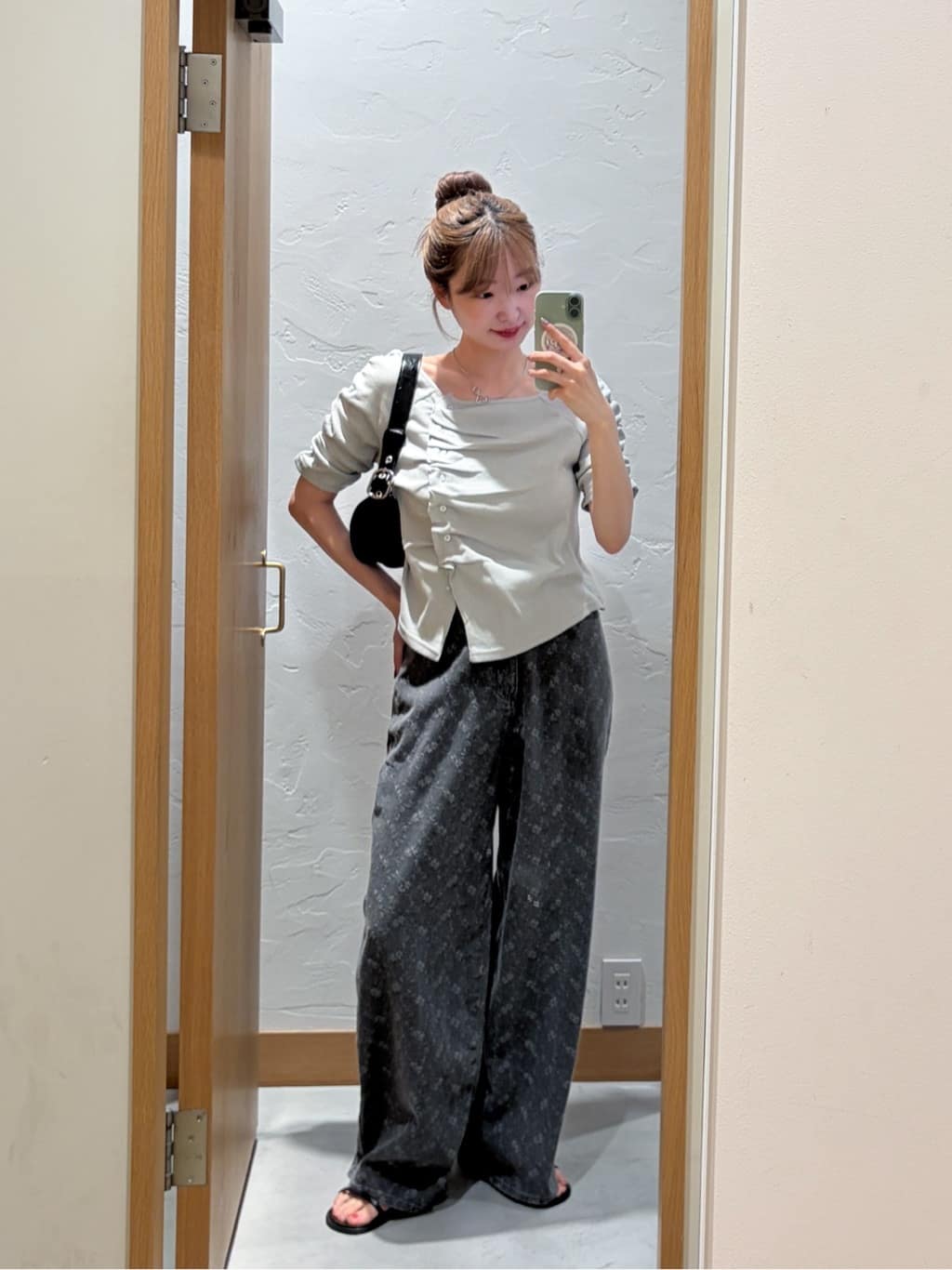 Kastane [Wide] floral embroidered denim - Image 31