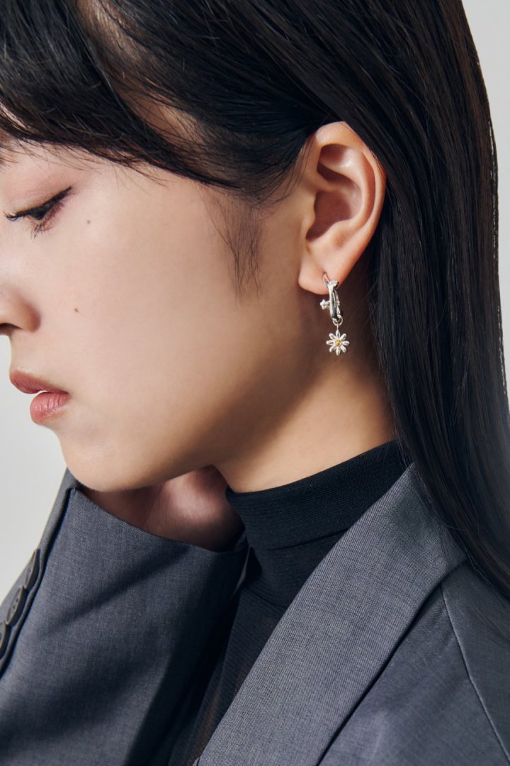 GOLDY Daisy Earrings