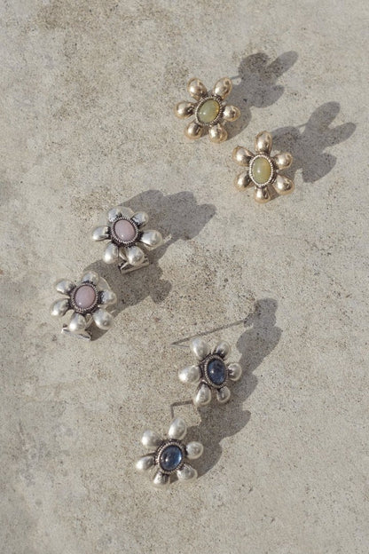 GOLDY Vintage flower Earrings