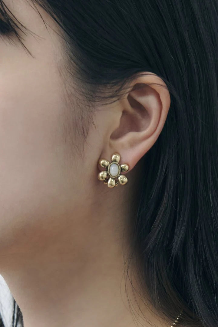 GOLDY Vintage flower Earrings