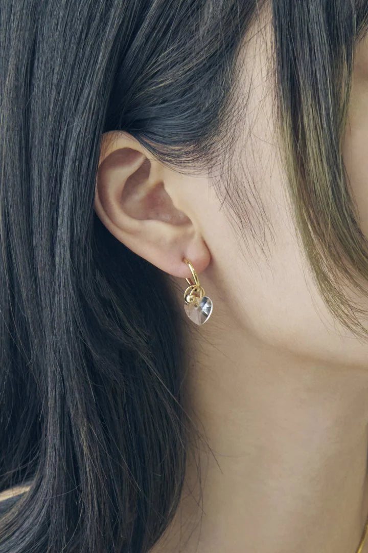 GOLDY shimmer heart charm earrings