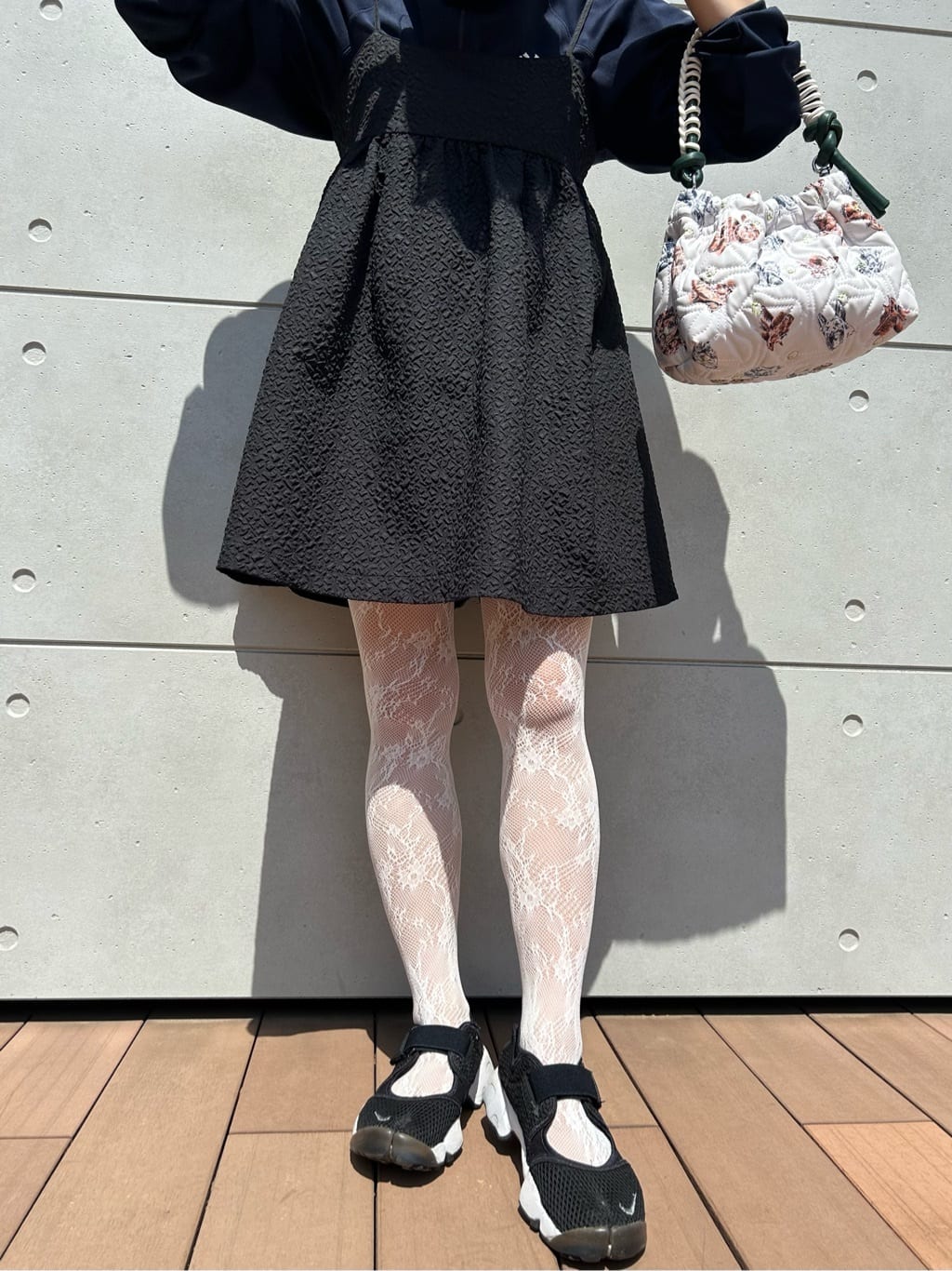 日本製 靴下屋 Lace flower tights