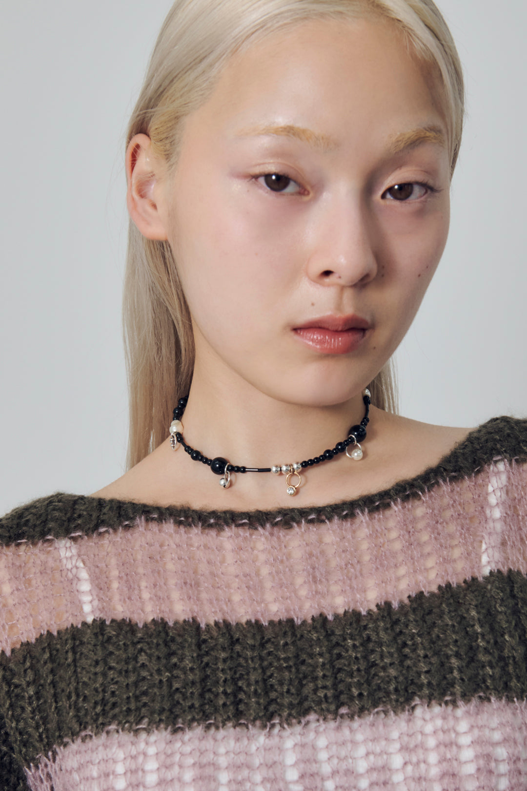 GOLDY multi bead neckcuff [BLACK/BROWN]