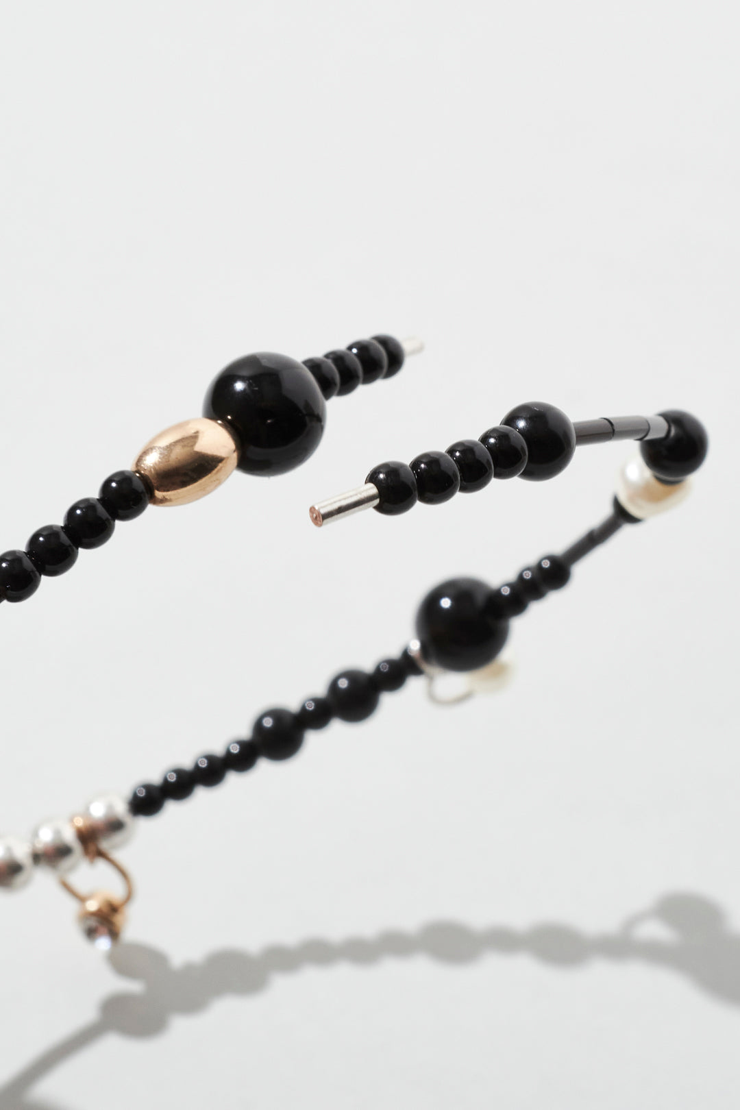 GOLDY multi bead neckcuff [BLACK/BROWN]