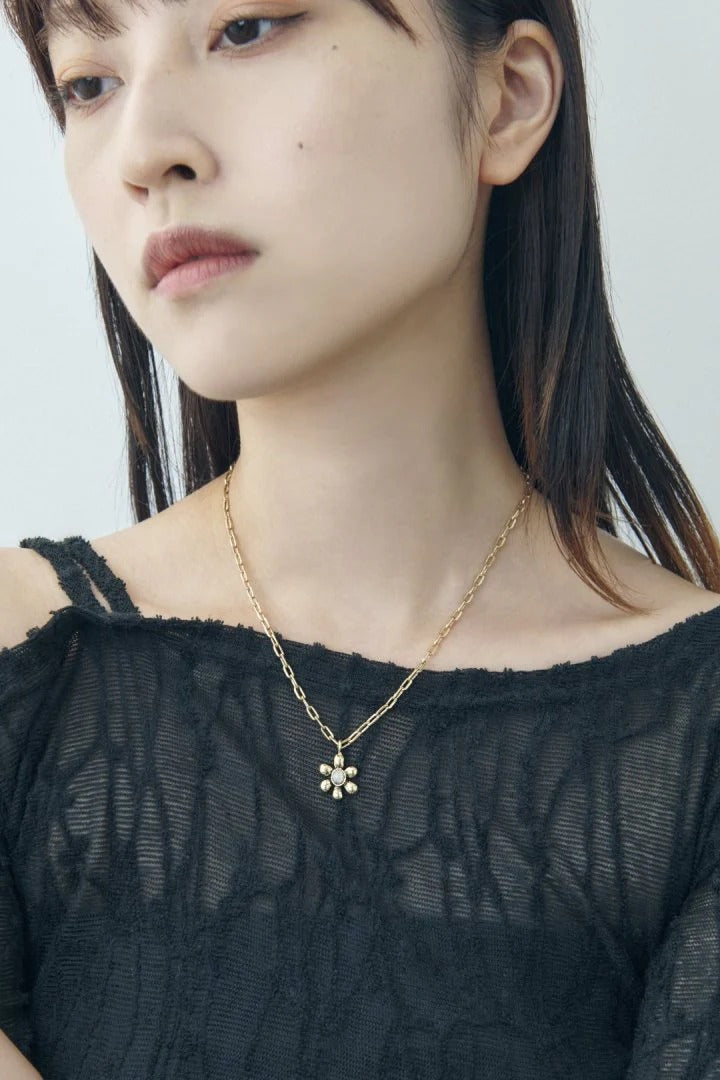GOLDY Vintage Flower Necklace