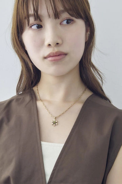 GOLDY Vintage Flower Necklace