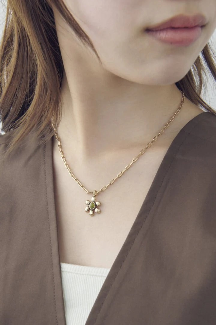 GOLDY Vintage Flower Necklace