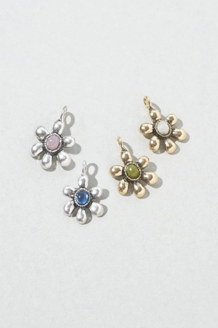 GOLDY Vintage Flower Necklace