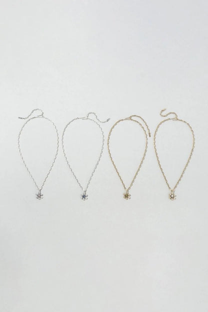 GOLDY Vintage Flower Necklace