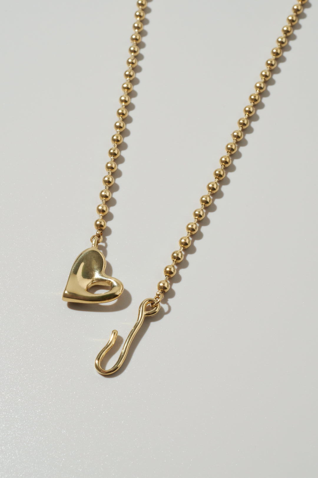 GOLDY ハート フック × ボール チェーン ステンレス ネックレス - Image 11