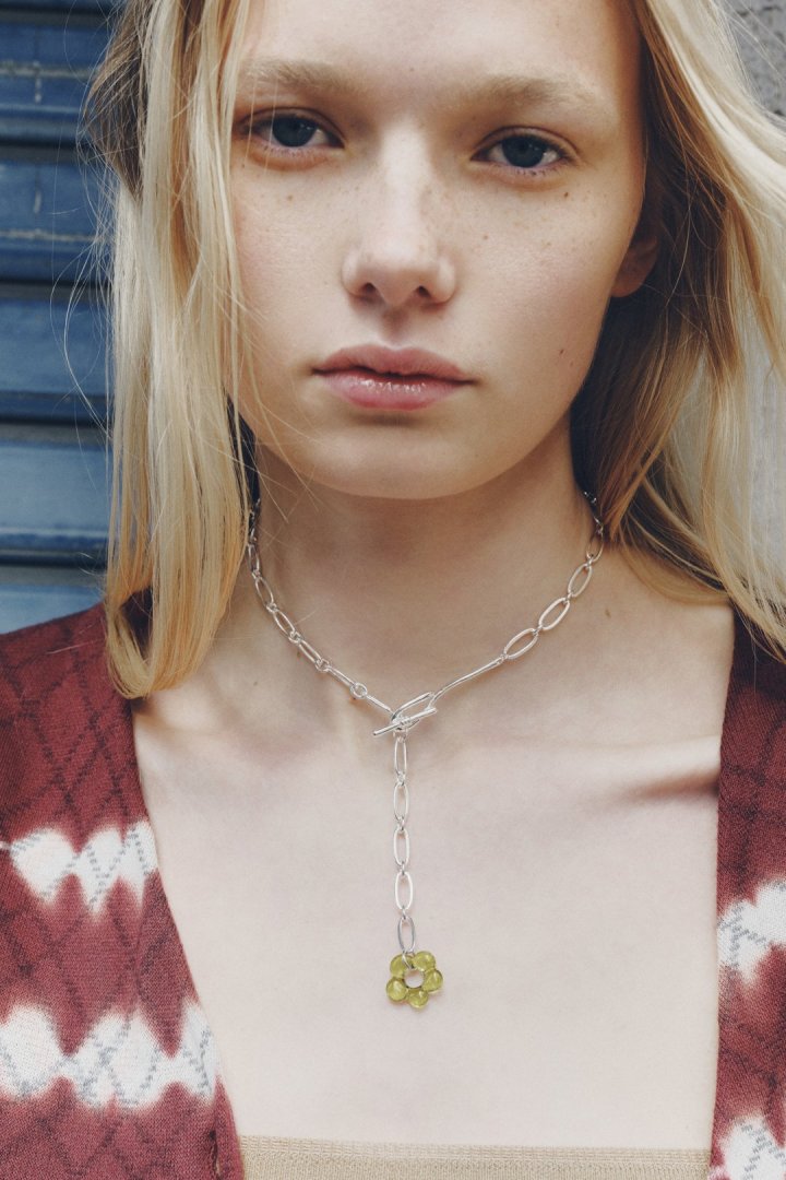 GOLDY glass flower chain necklace - Image 6