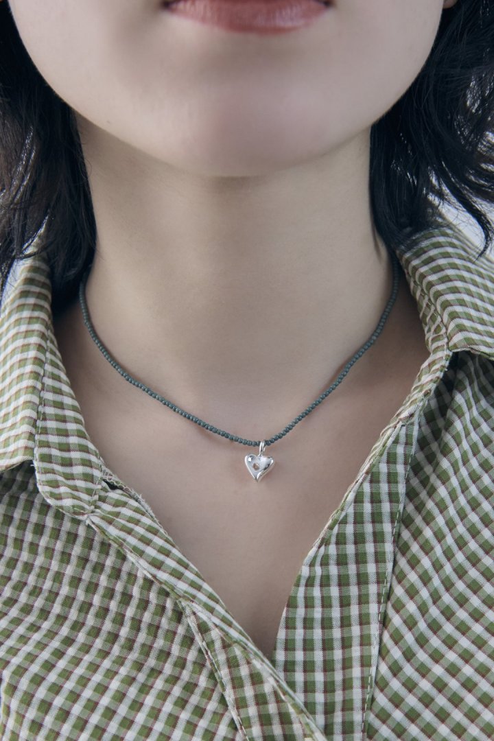 GOLDY Beads x metal heart necklace - gray
