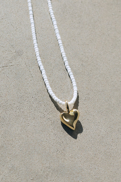 GOLDY Beads x metal heart necklace - white