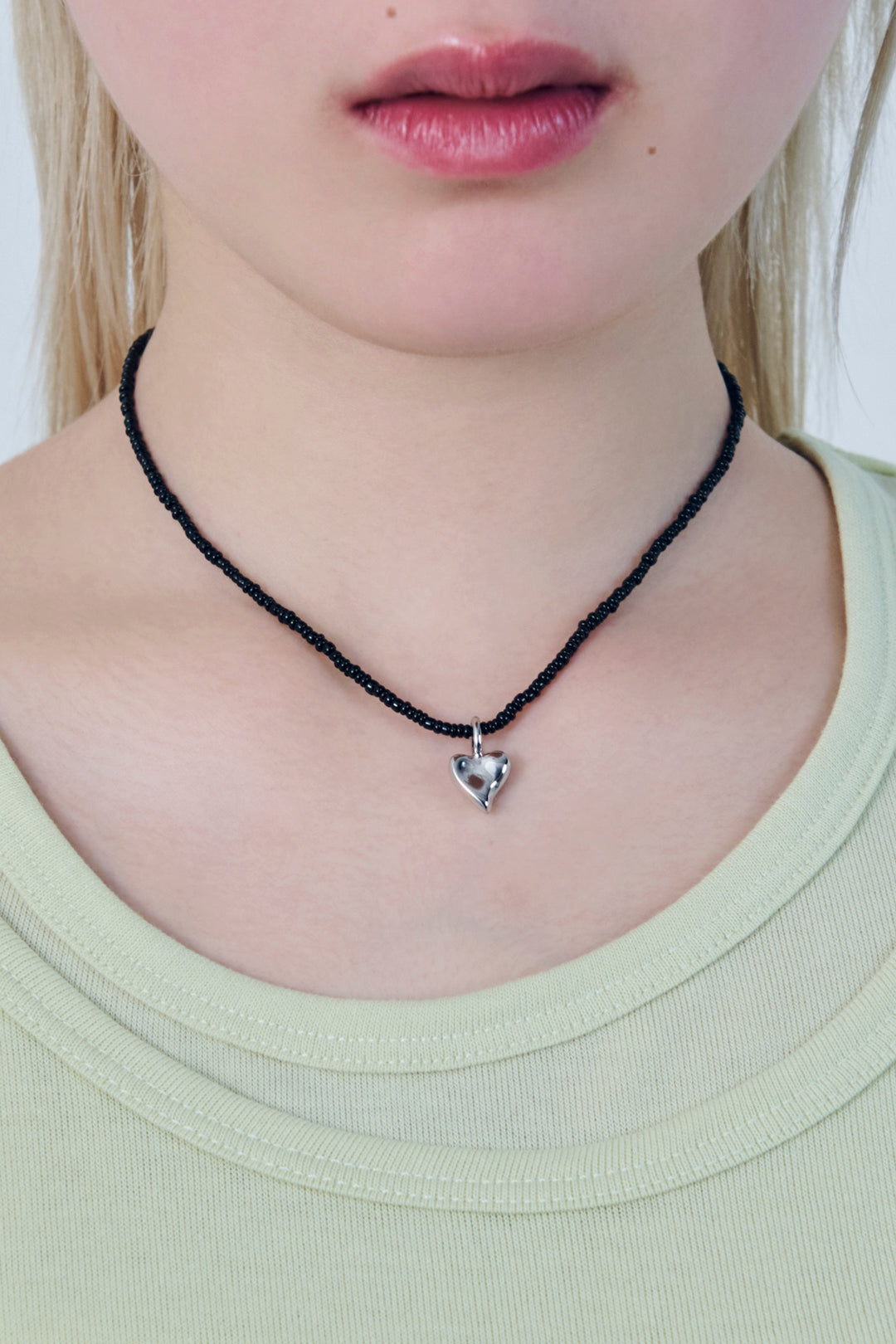 GOLDY Beads x metal heart necklace - black