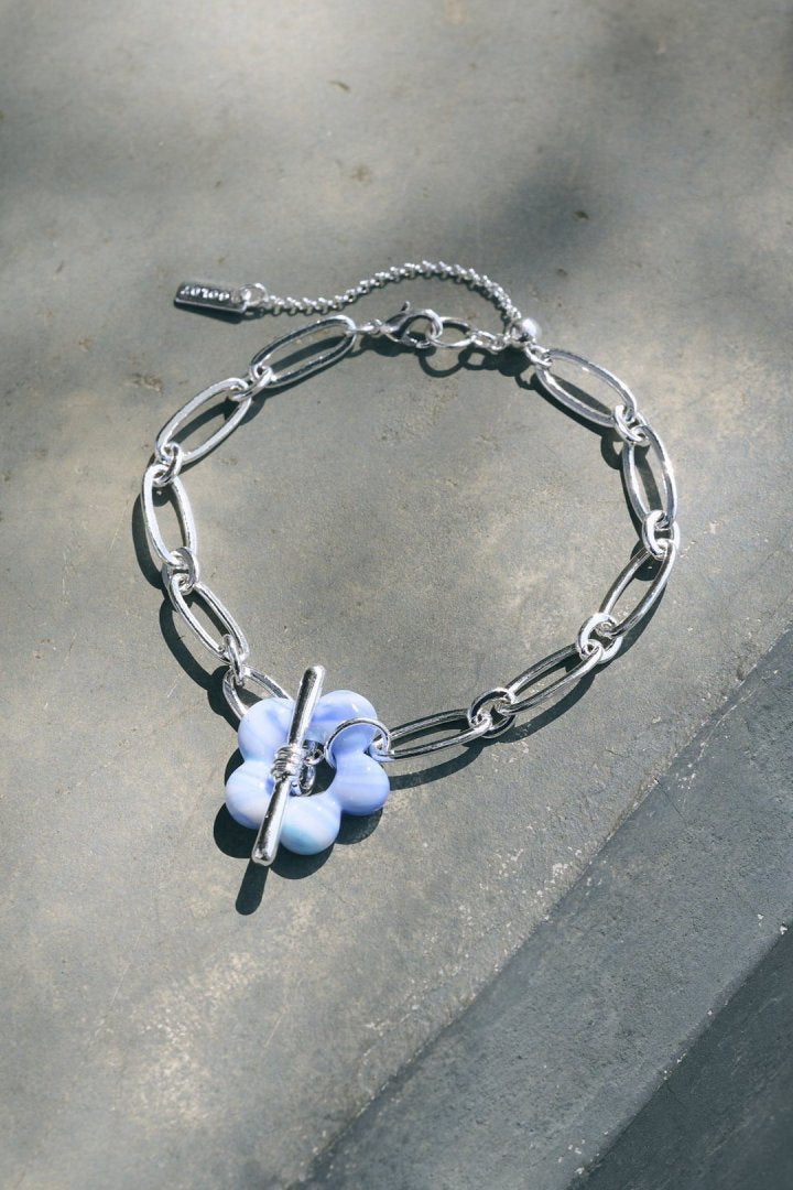GOLDY glass flower chain bracelet - Image 1