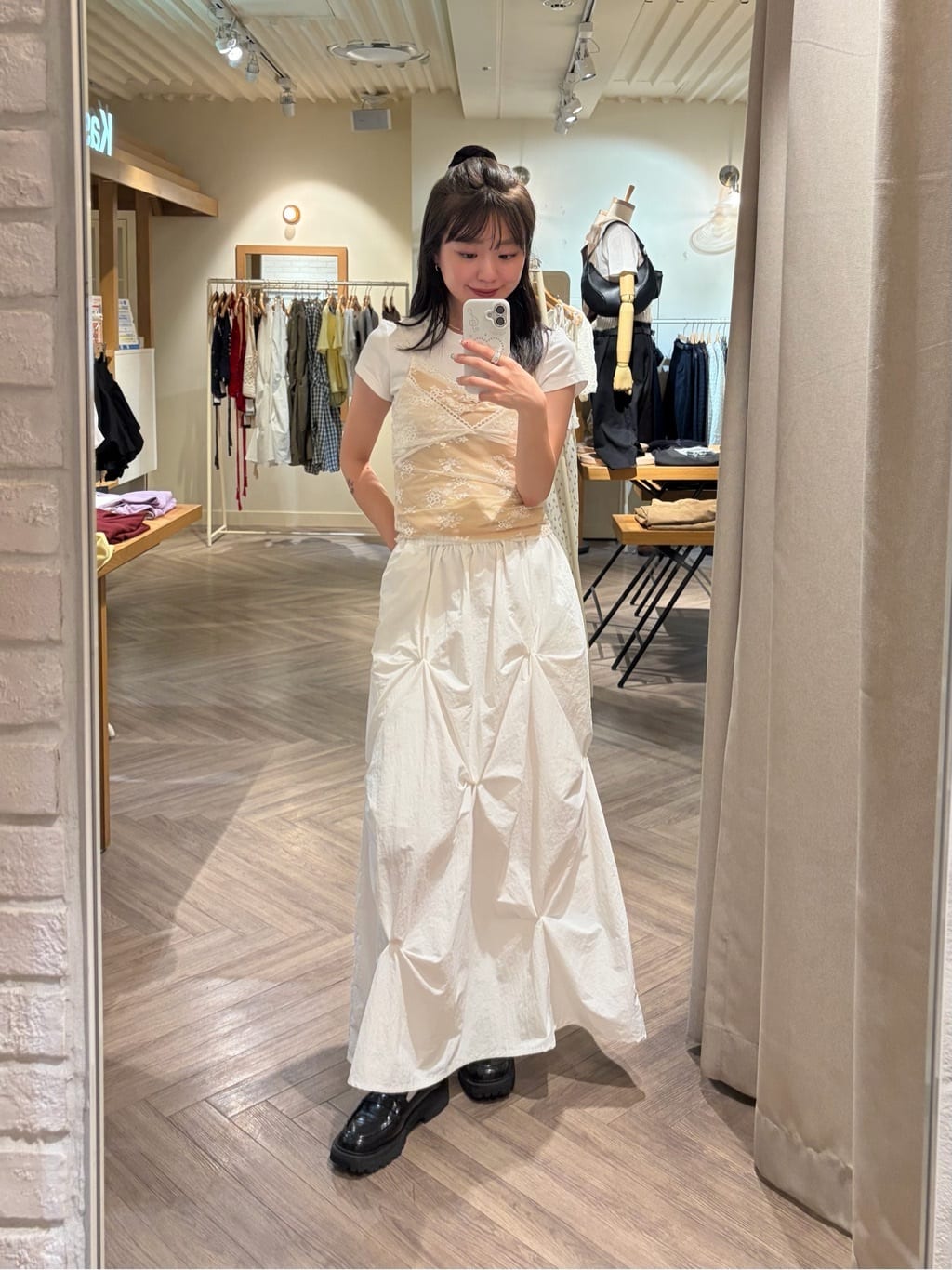 Kastane Flower Tuck Long Skirt - Image 38