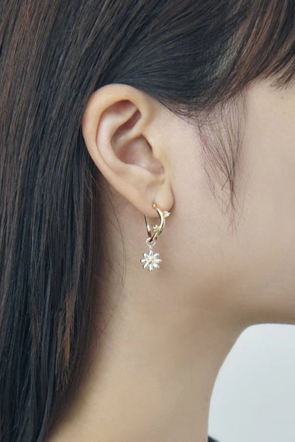 GOLDY Daisy Earrings