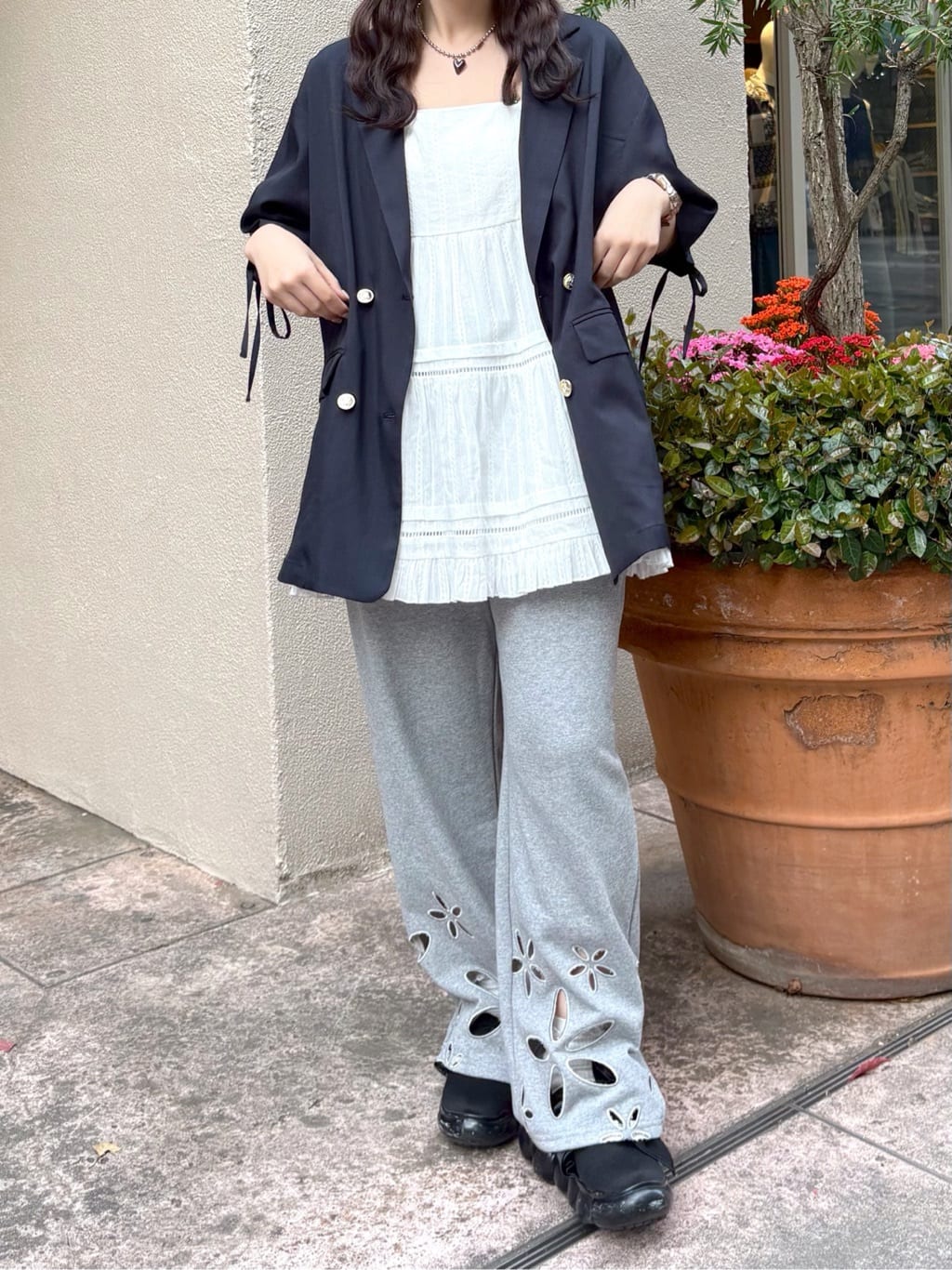 w closet flower sweatpants