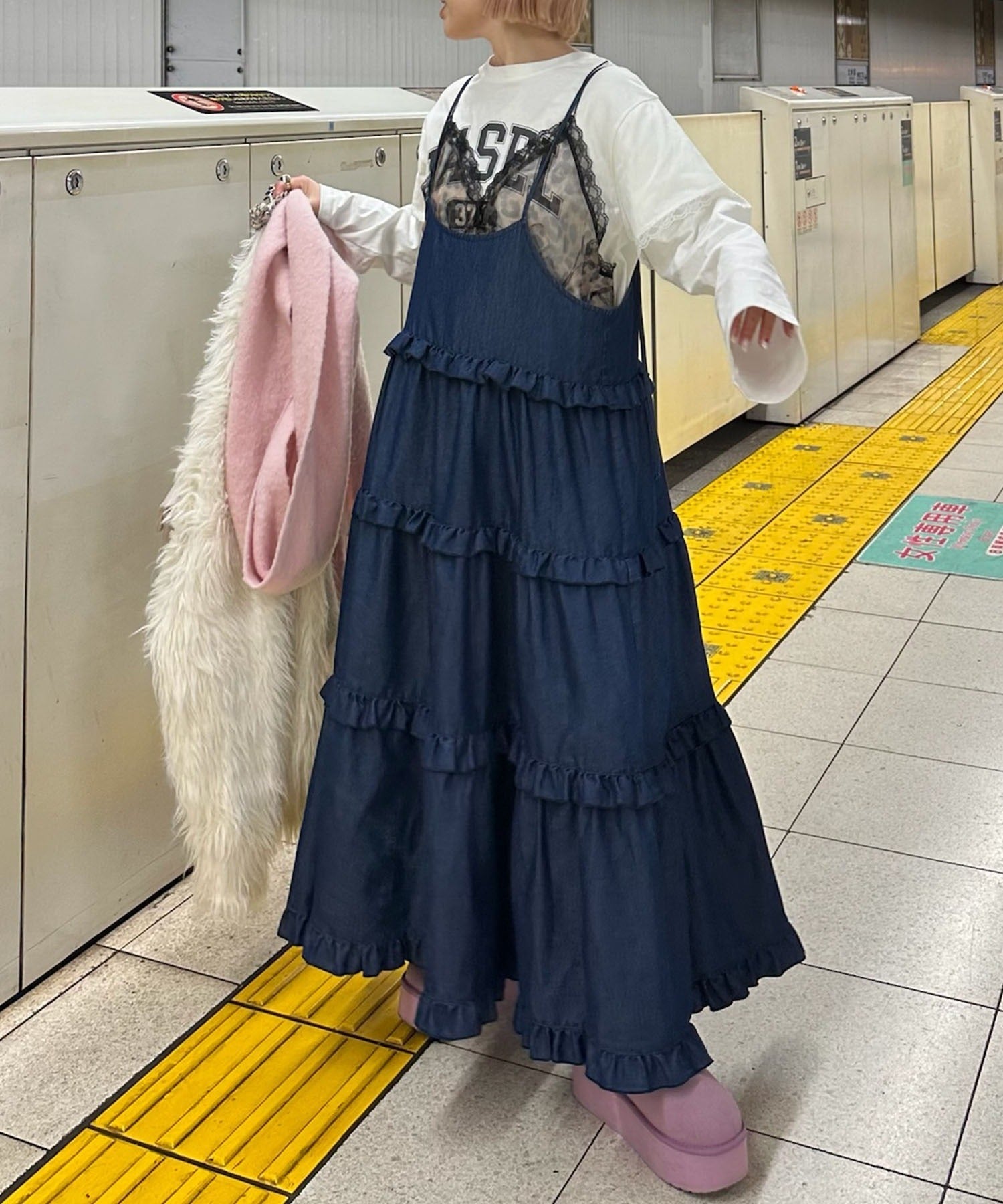 フリルティアードキャミワンピ