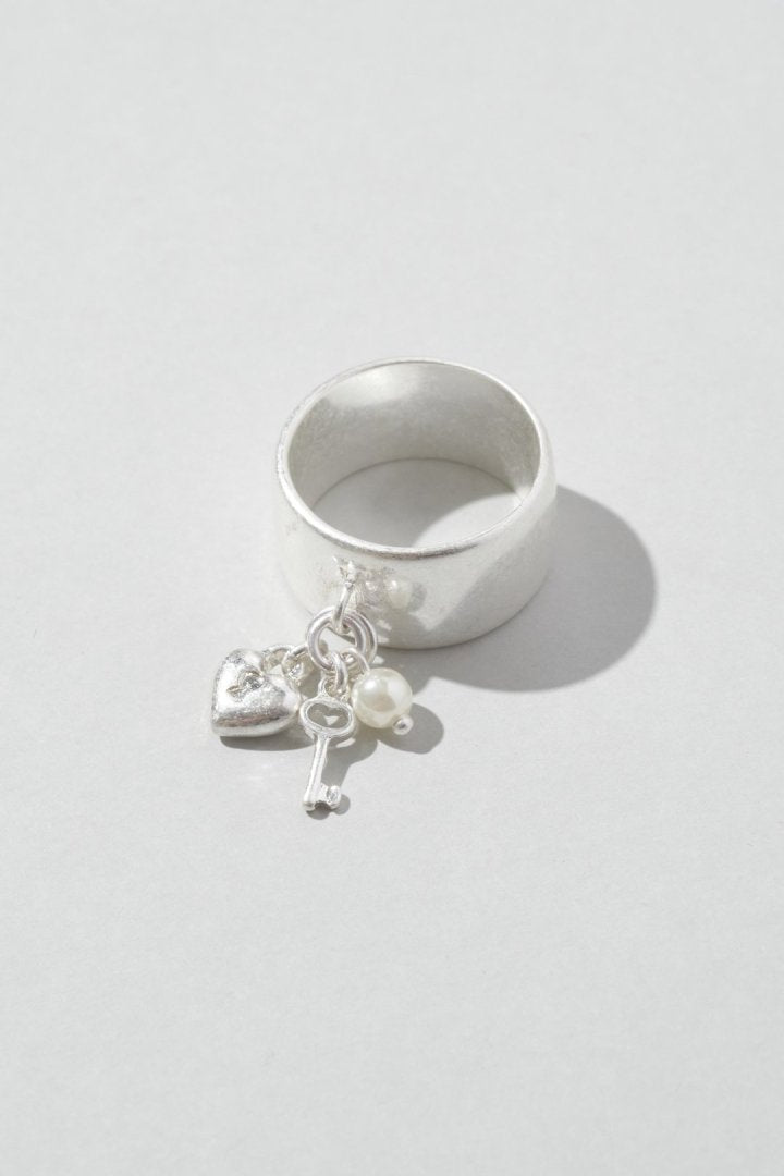 GOLDY Heart Key Charm Ring