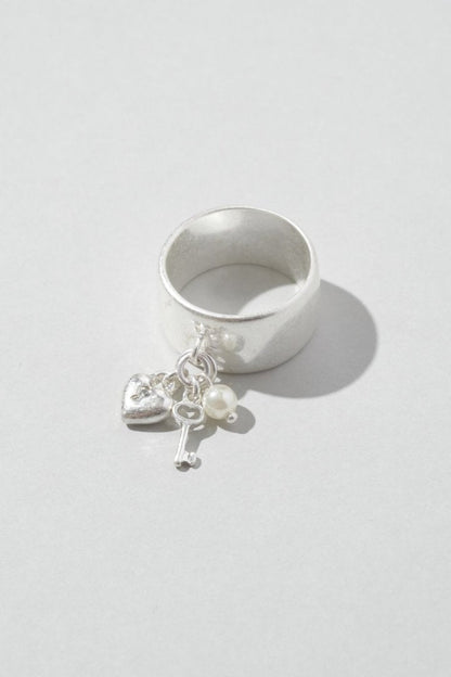 GOLDY Heart Key Charm Ring