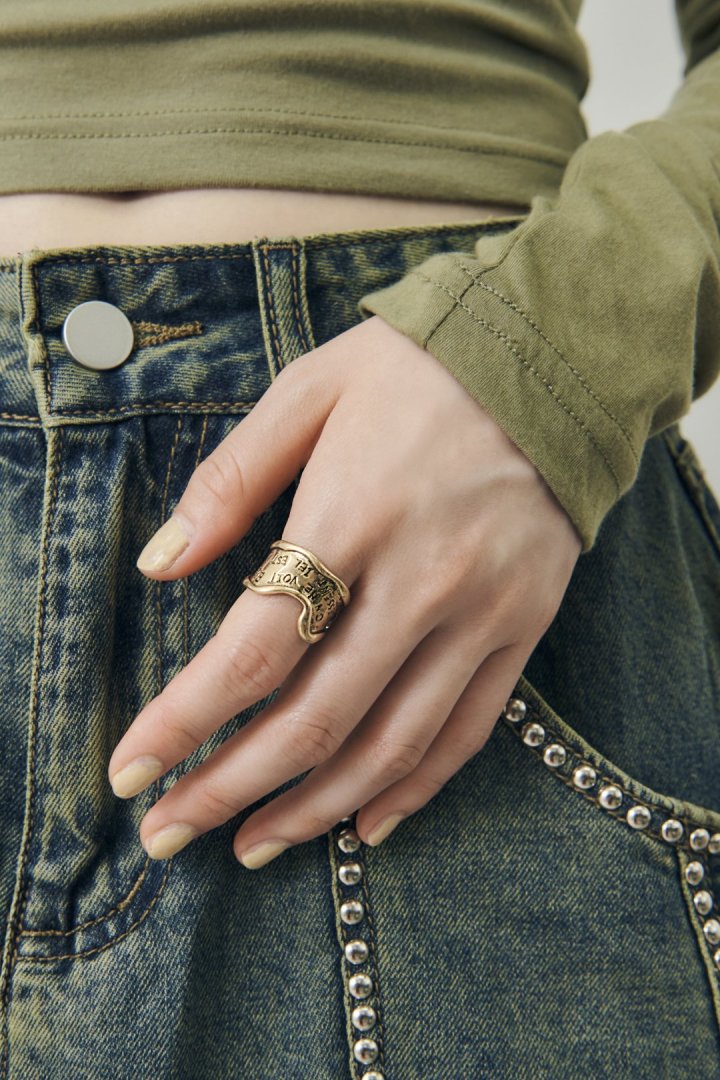 GOLDY lettering wide ring
