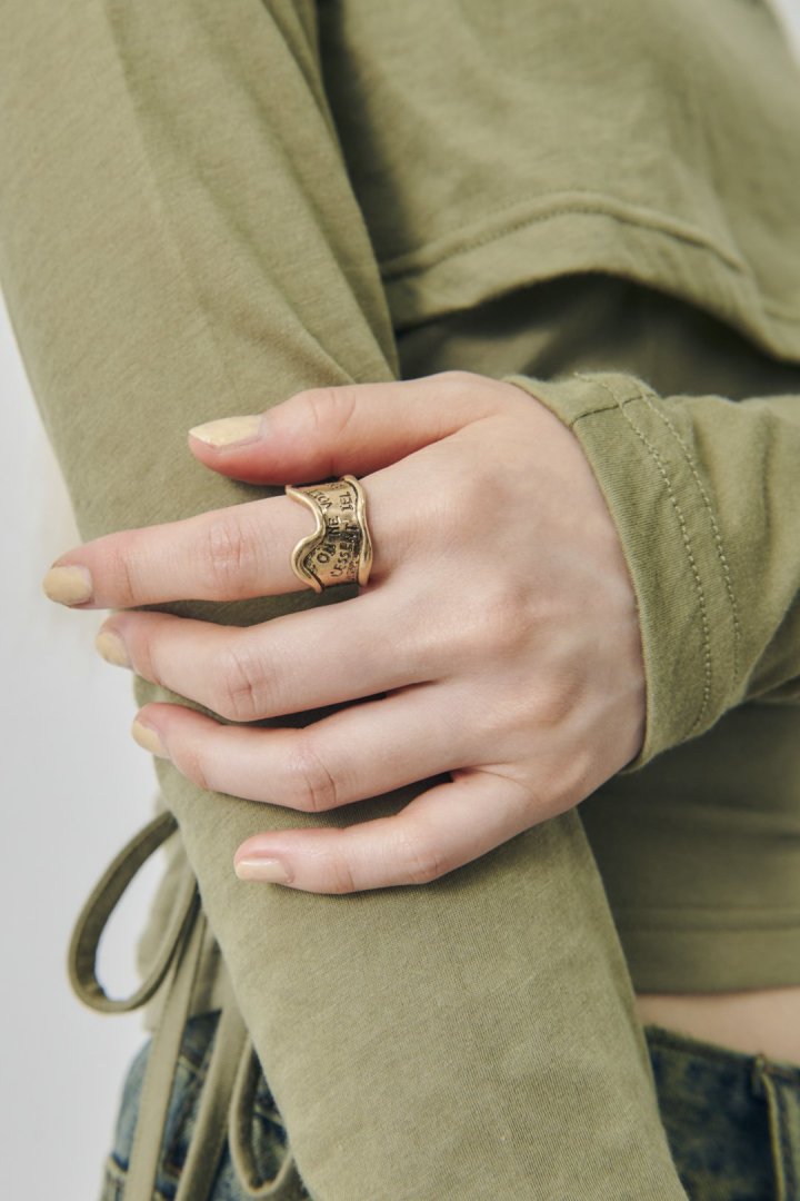 GOLDY lettering wide ring