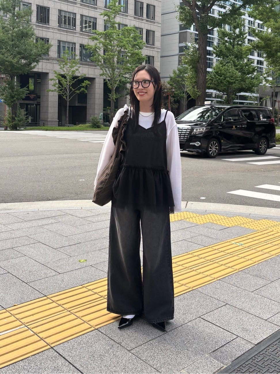 TYNNE. 撞色荷葉邊Triangle Bag - Image 64