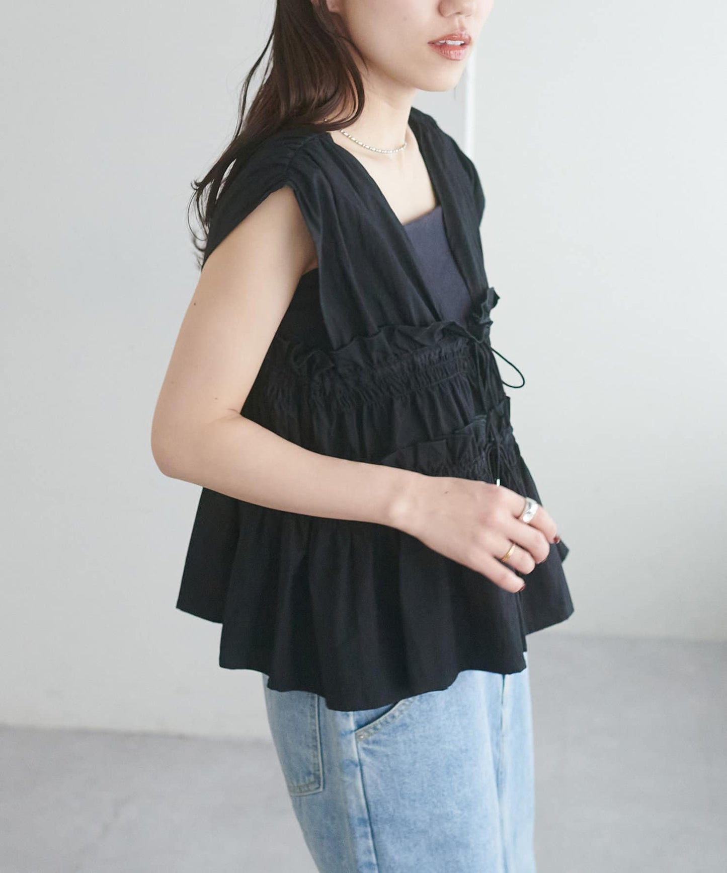 umm. By Discoat 褶褶絲帶 Sleeveless - Image 72