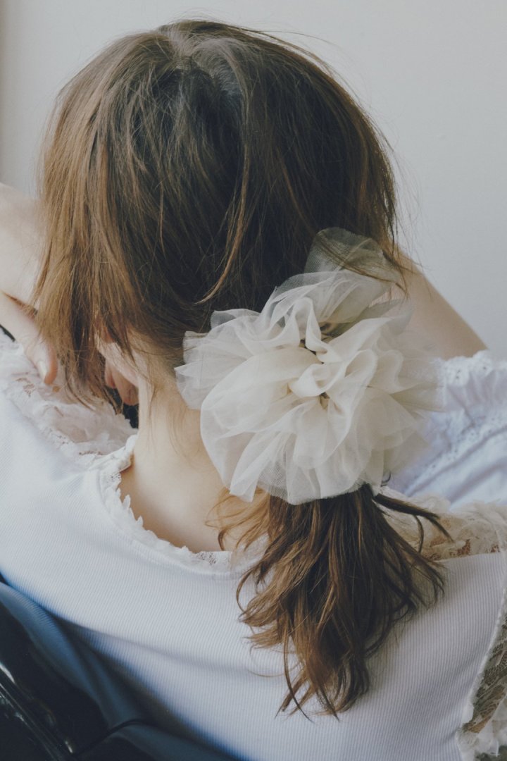 GOLDY Tulle orb scrunchie - ivory
