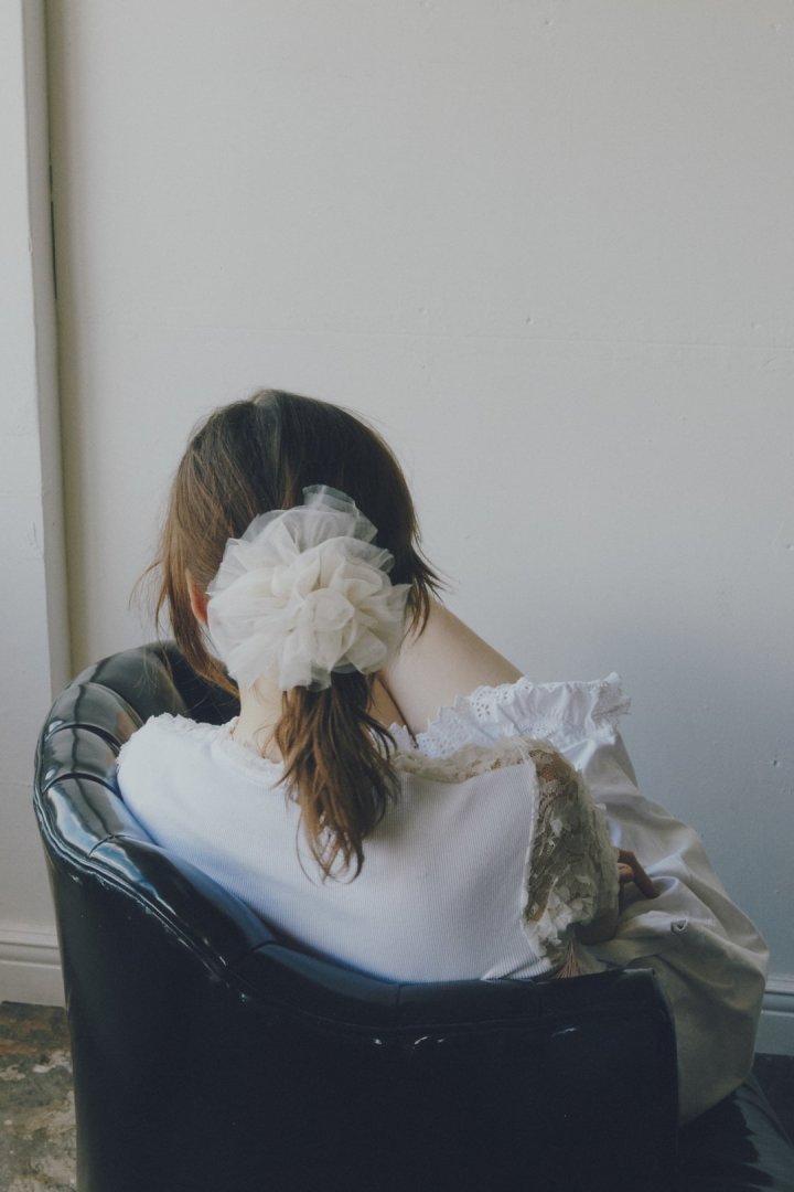 GOLDY Tulle orb scrunchie - Image 13