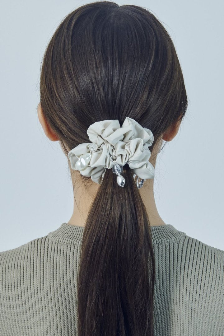 GOLDY glow charm satin scrunchie - Image 8