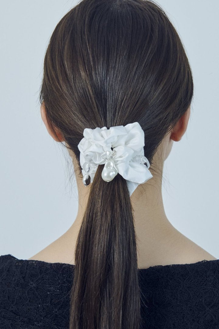 GOLDY glow charm satin scrunchie - Image 14