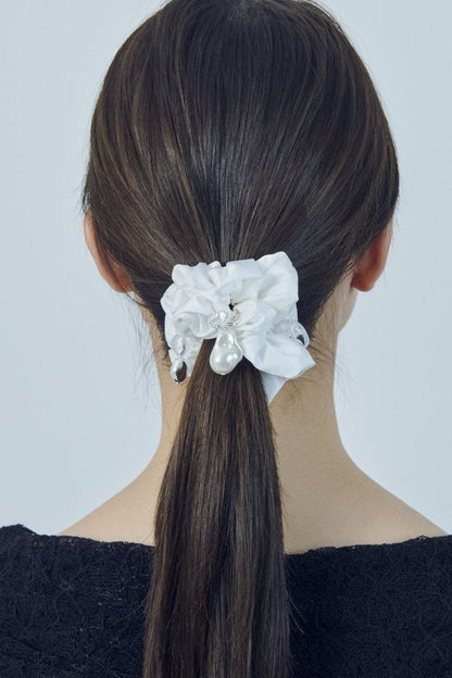 GOLDY glow charm satin scrunchie - Image 14