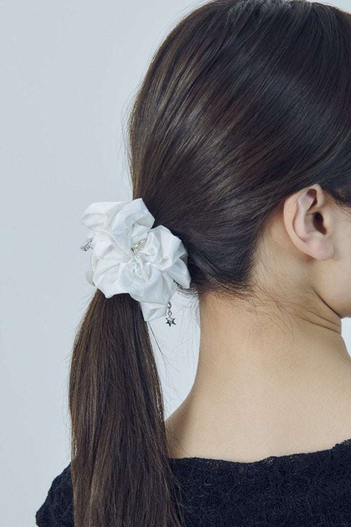 GOLDY glow charm satin scrunchie - Image 15