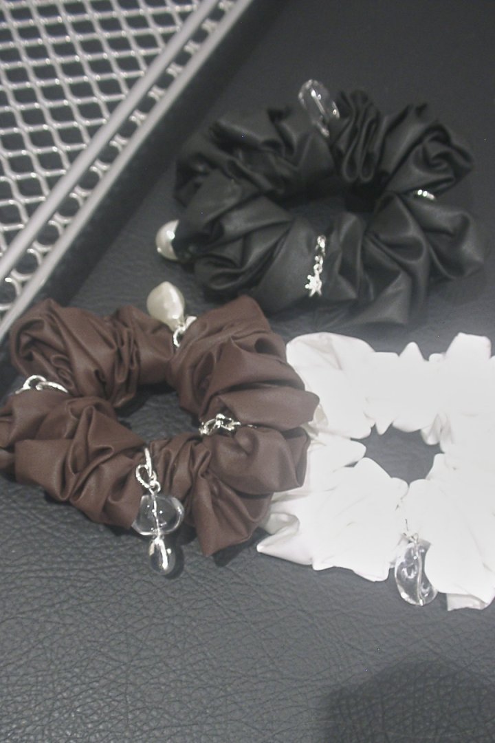 GOLDY glow charm satin scrunchie - Image 28