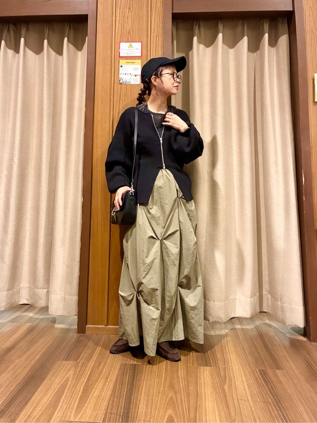 Kastane Flower Tuck Long Skirt - Image 44