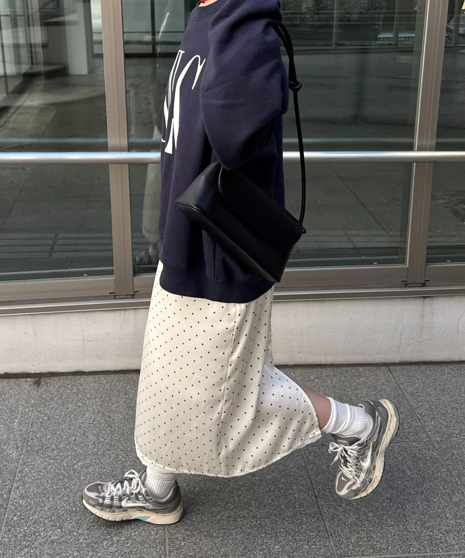 umm. By Discoat 波點緞面窄裙 - Image 6
