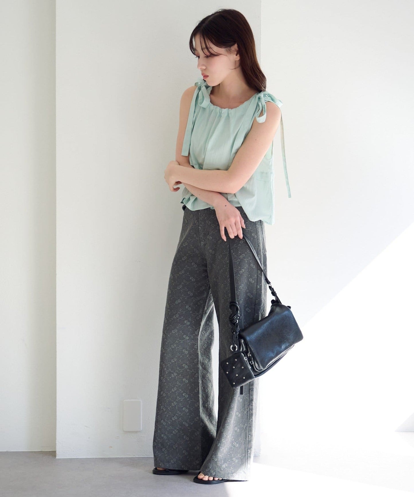 Kastane [Straight] floral embroidered denim - Image 11