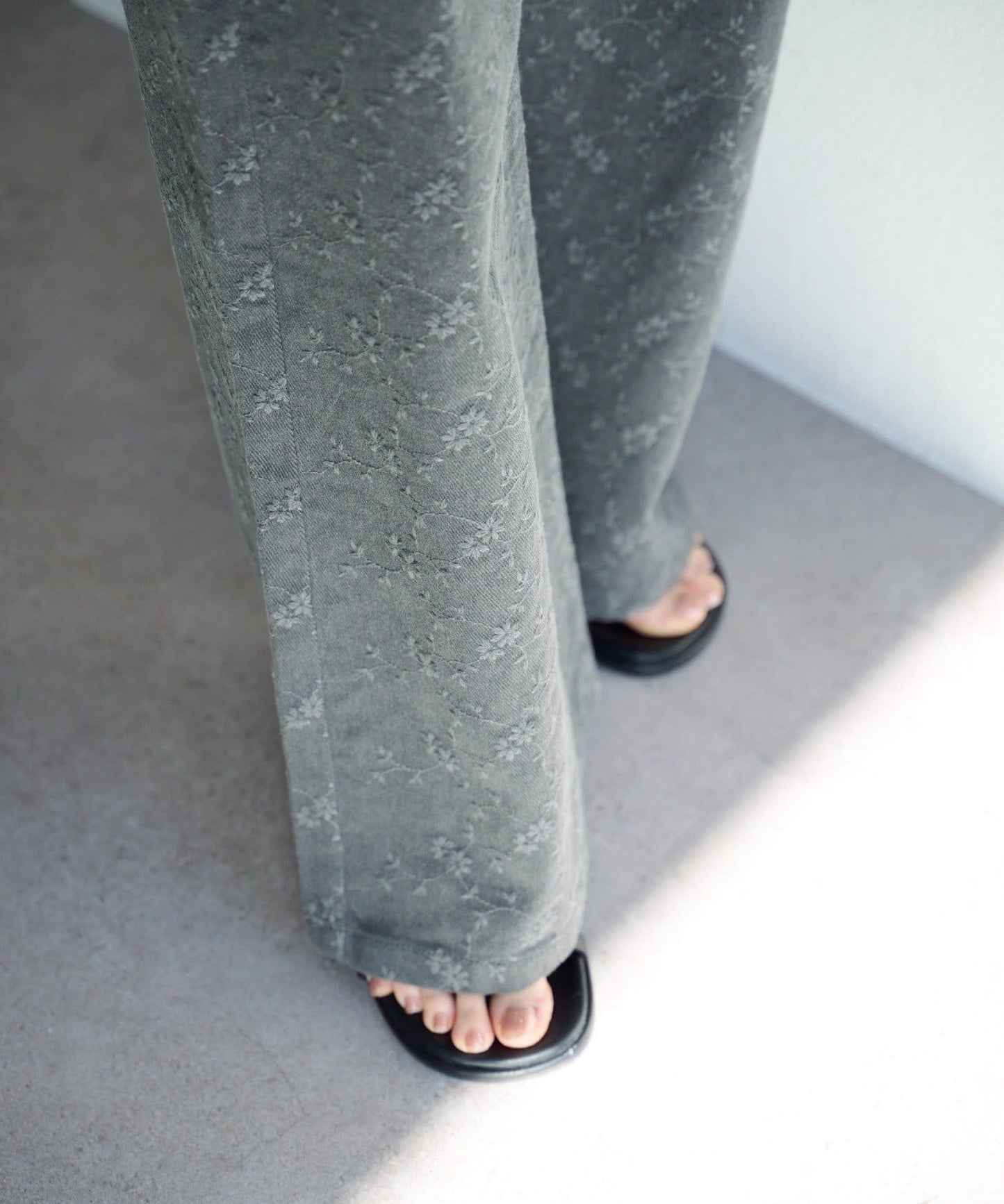 Kastane [Straight] floral embroidered denim - Image 18