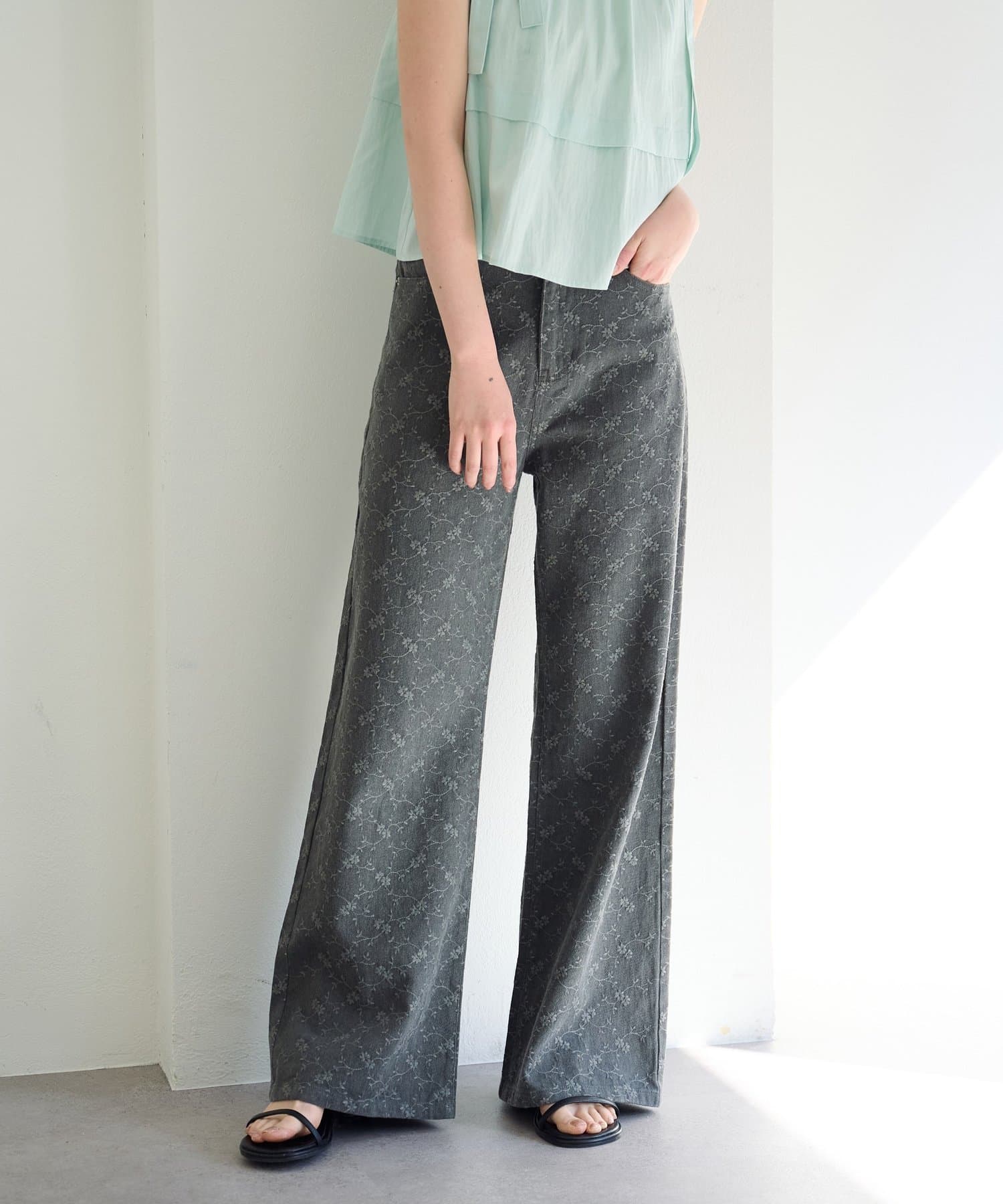 Kastane [Straight] floral embroidered denim - Image 6
