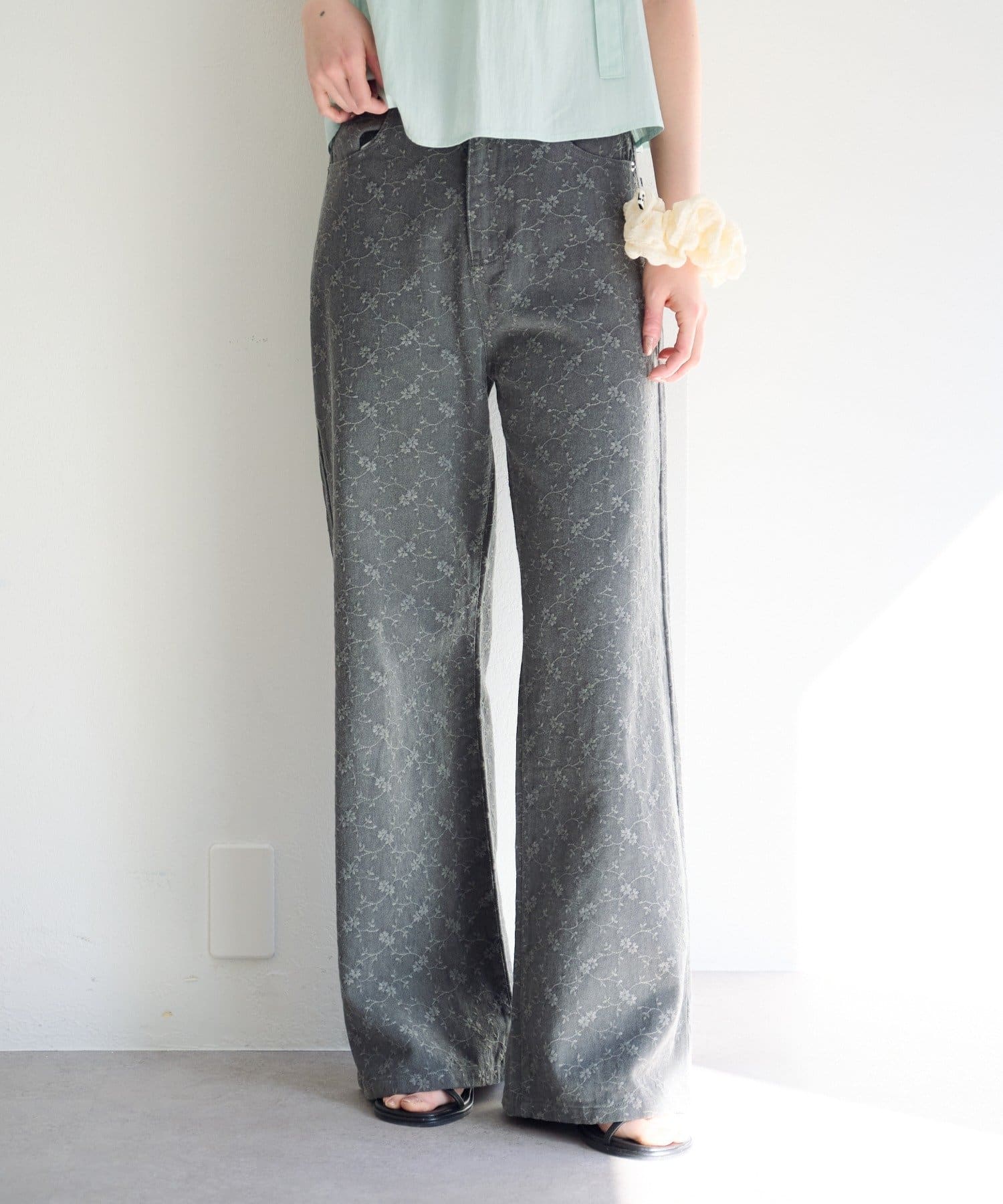 Kastane [Straight] floral embroidered denim - Image 7